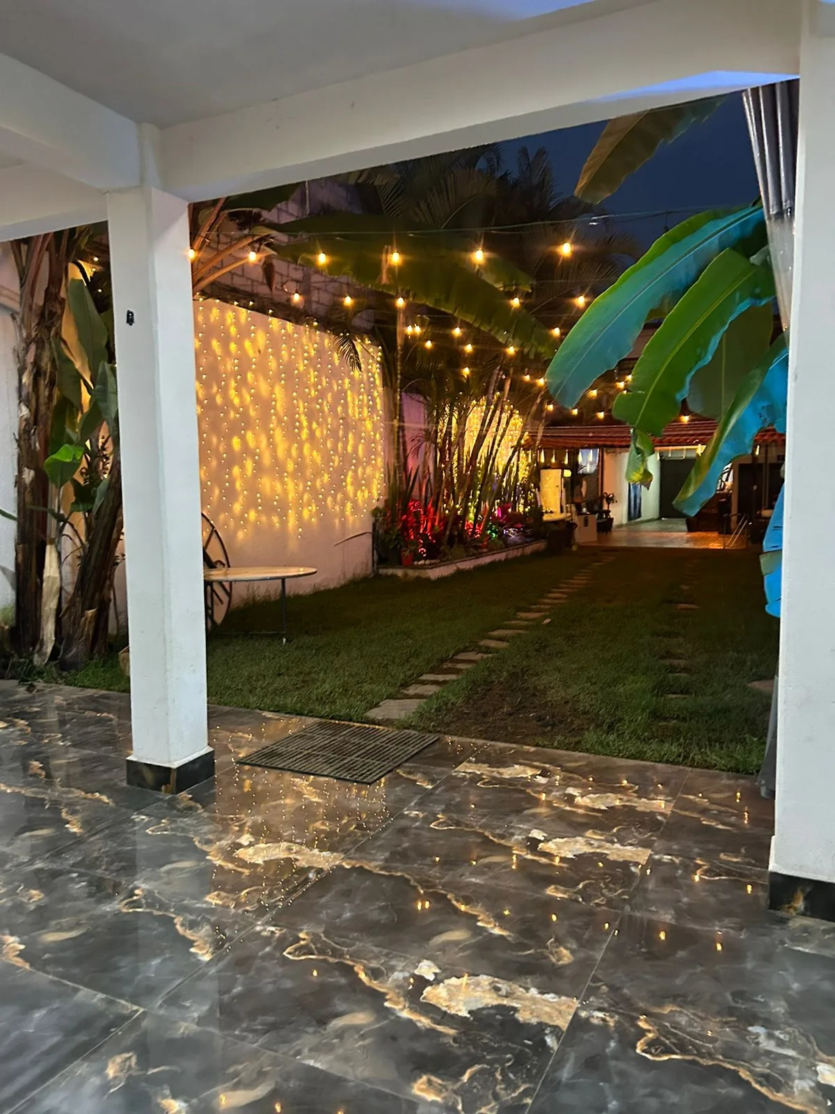Jardín iluminado